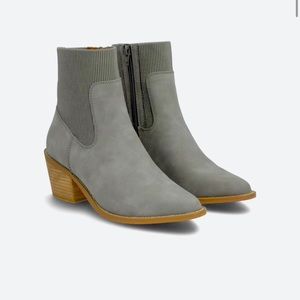 DV by Dolce Vita Olystia Stretch Bootie